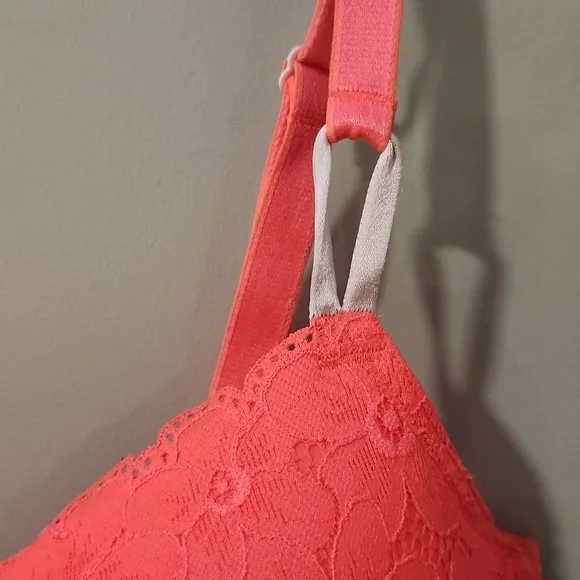 Victoria's Secret Pink Bra with Molded Cups and Smooth Finish - Picture 2 of 8